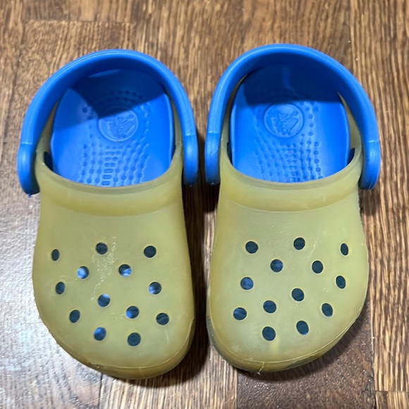 Crocs size 4/5 - Picture 1 of 3
